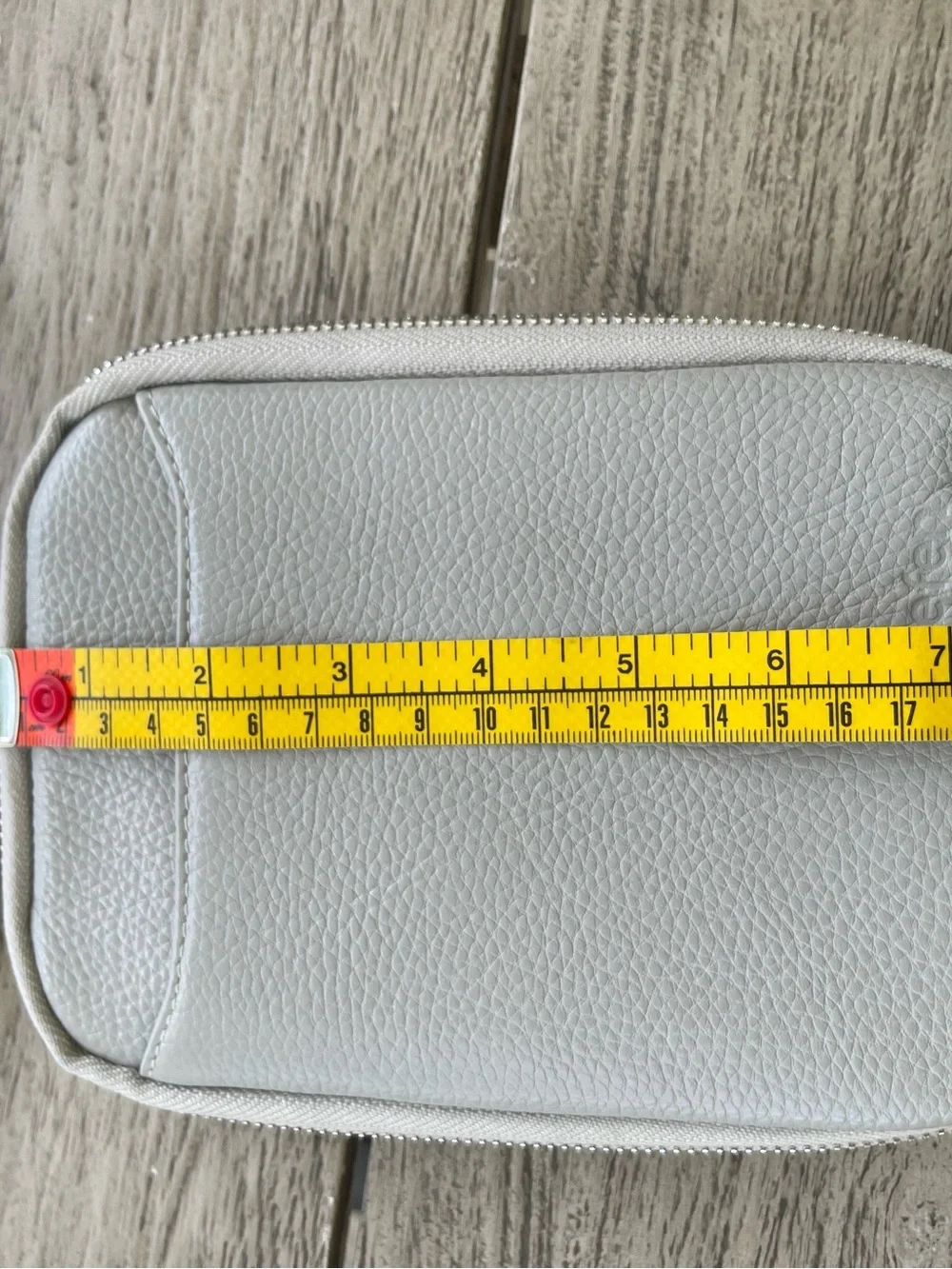 Befen Small Pebbled Leather Organizer Crossbody Smartphone Bag in Light Gray